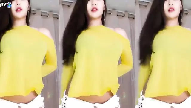Korean Girl Dancing on Webcam